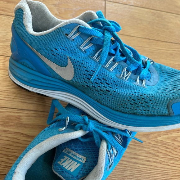 Blue Nikes - Picture 4 of 10